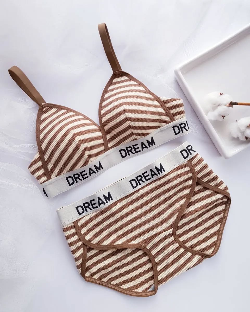 French Style Thin Triangle Letters pattern Push-up Bra Set