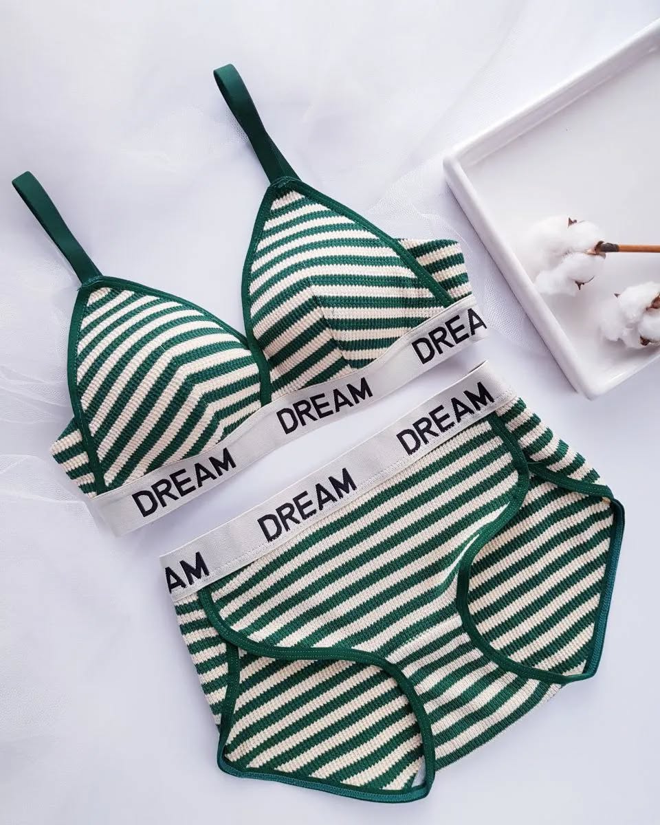 French Style Thin Triangle Letters pattern Push-up Bra Set