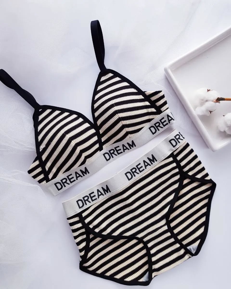 French Style Thin Triangle Letters pattern Push-up Bra Set