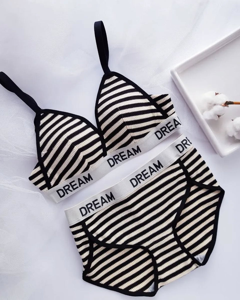 French Style Thin Triangle Letters pattern Push-up Bra Set